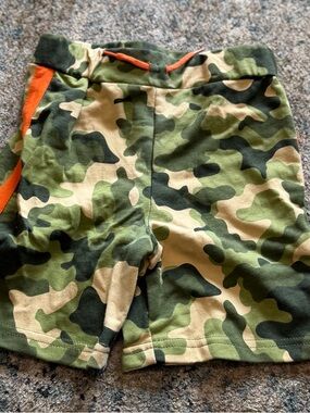 Boys Camo shorts with orange accents size 5t#camouflage #outdoors